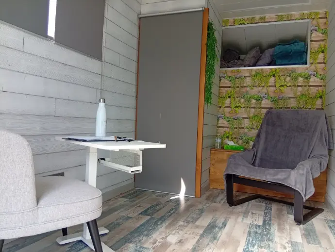 Mon bureau, votre fauteuil,... Installation confortable du cabinet